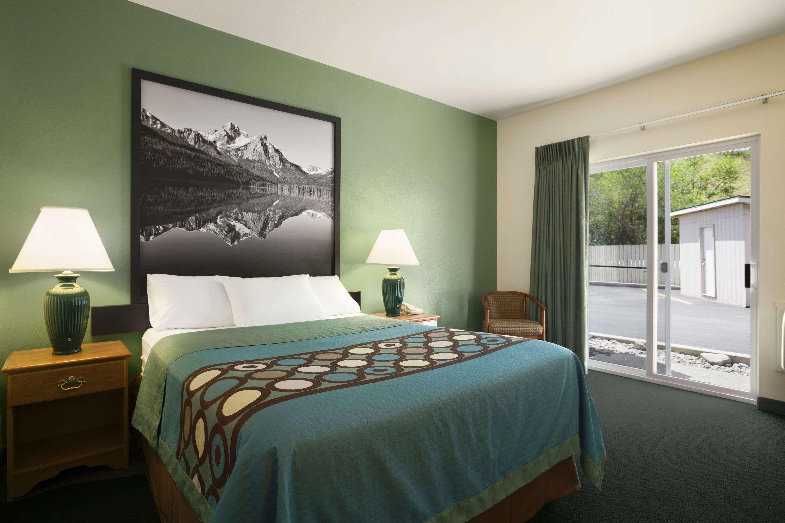 Super 8 By Wyndham Salmon Motel Exterior photo