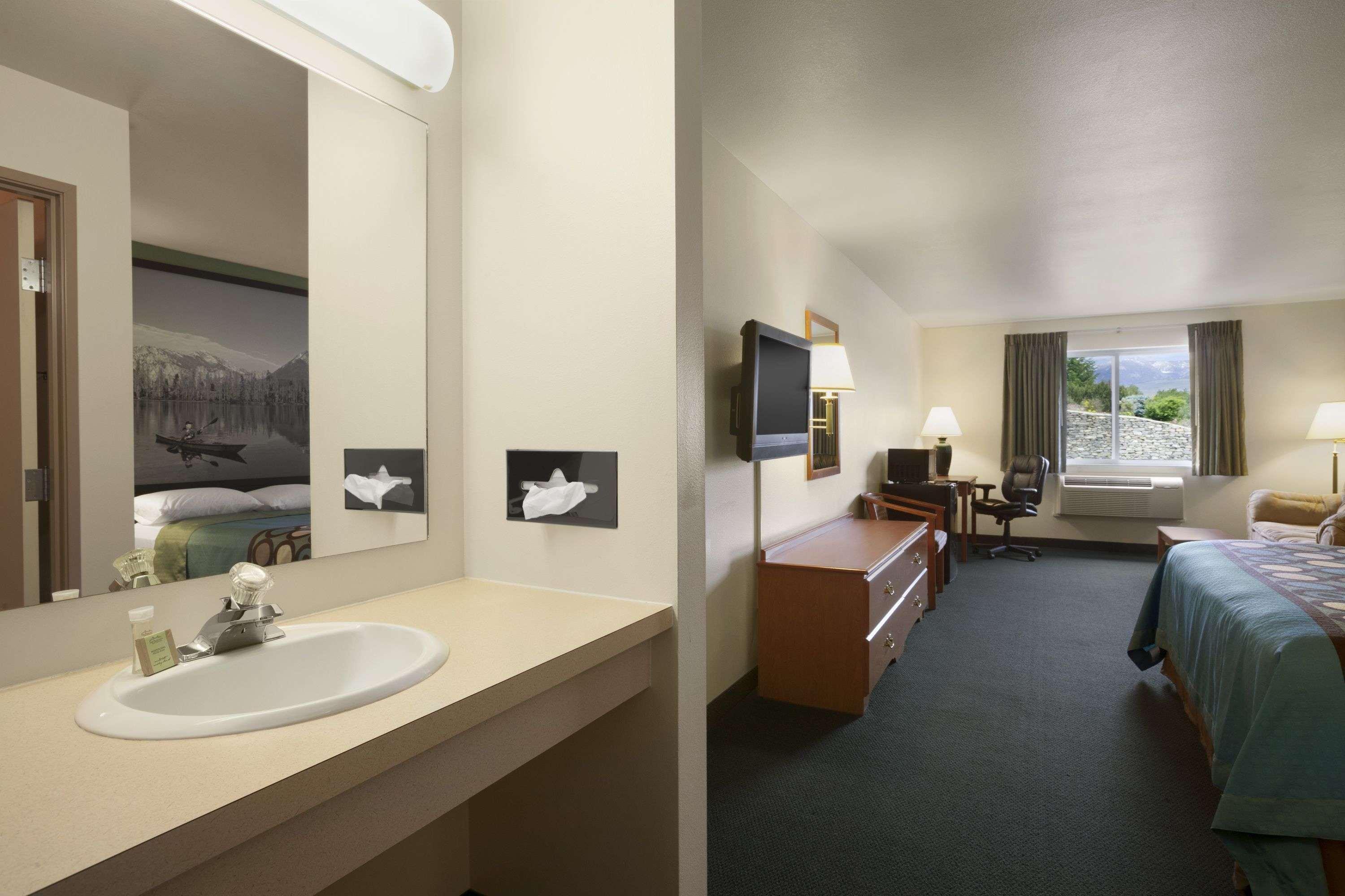 Super 8 By Wyndham Salmon Motel Exterior photo