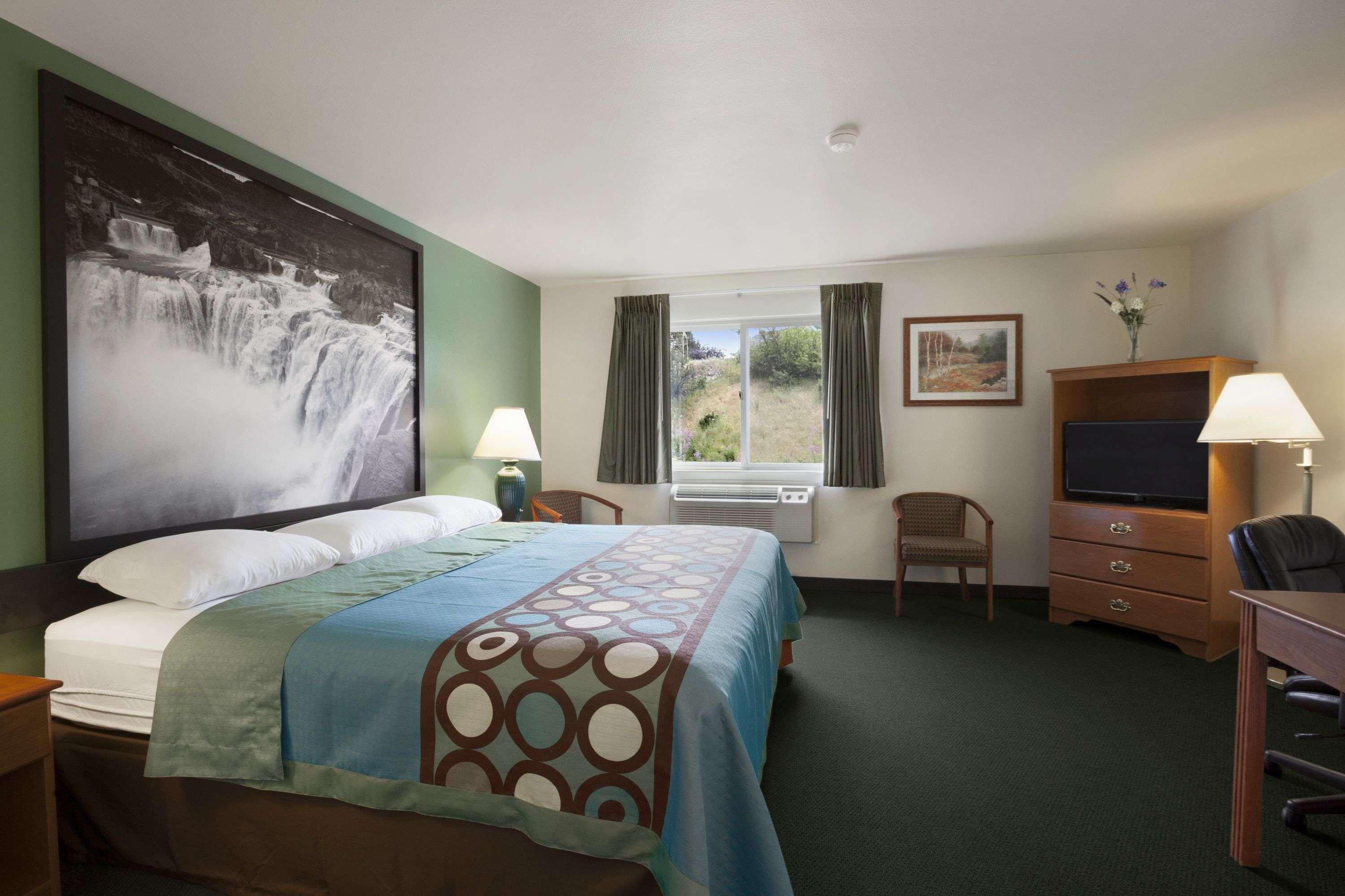 Super 8 By Wyndham Salmon Motel Exterior photo